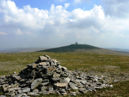 The top of Little Dun Fell looking to Great Dun Fell