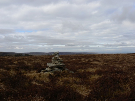 The small cairn marking the top of Middlehope Moor